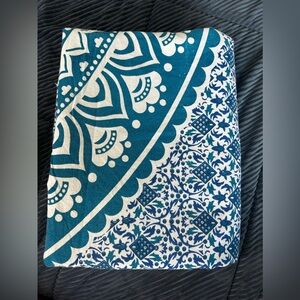 BOHEMIAN TAPESTRY - Blue/White - Dimensions 6ft x 6ft